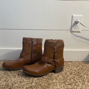 Women’s spice brown ankle Clark’s boots